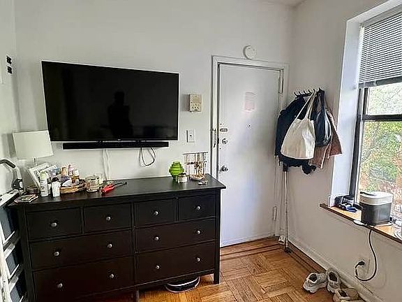 2nd image of 238 E 6th St APT 5