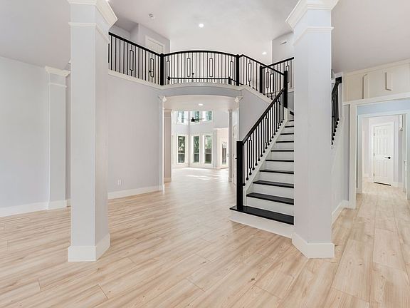4th image of 404 Parkside Ct