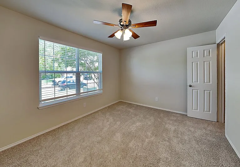 1112 Rivers Creek Ln — Photo 11