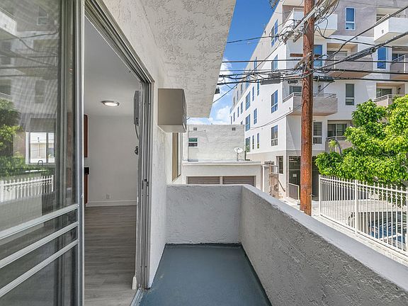 2nd image of 1812 Westholme Ave #8