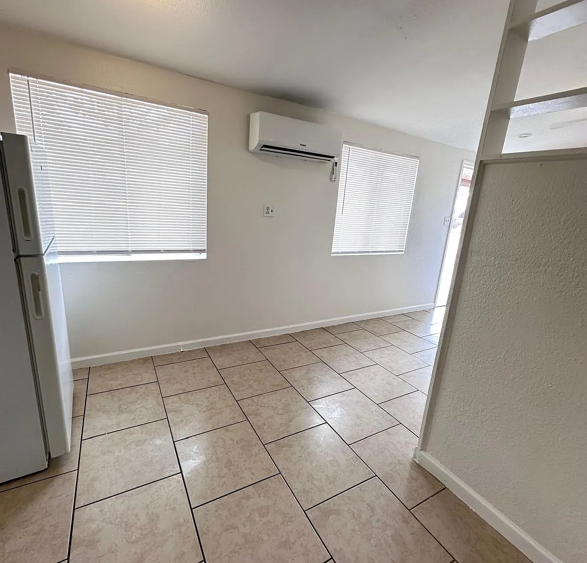 2 bed, 950 sqft, $1,200 — Photo 3