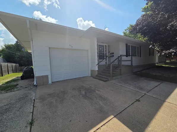 215 N 3rd St, Rockwell City, IA 50579
