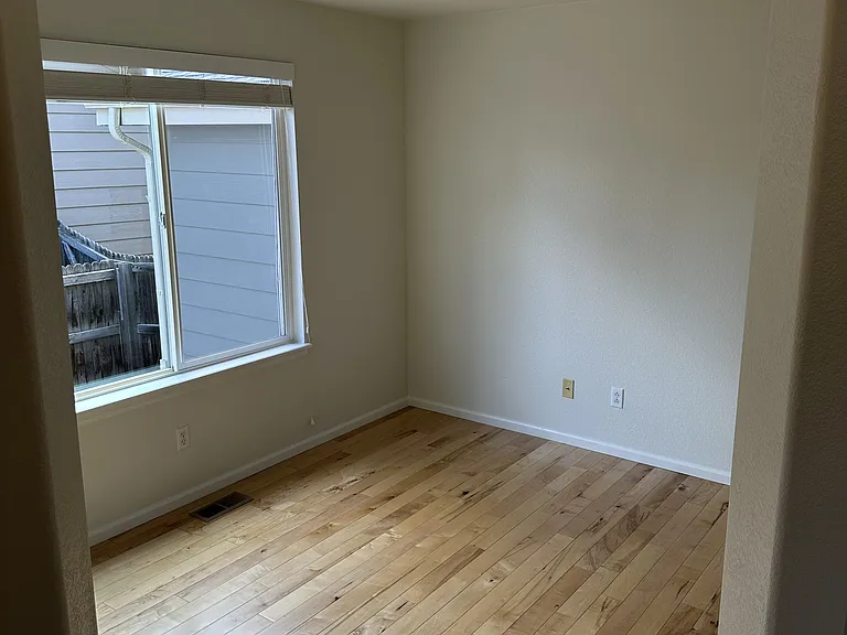 2573 Betts Cir — Photo 8