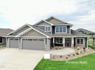 6009 Crested Butte Rd, Bismarck, ND 58503