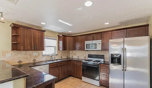 410 E. Waverly St. Photo 1