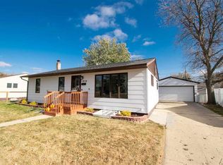 1932 7th St NW, Minot, ND 58703