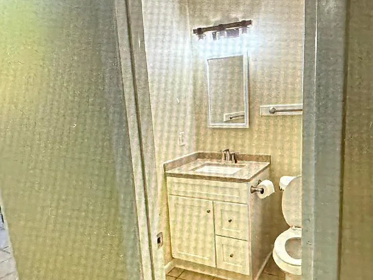 811 Varsity Dr — Photo 8
