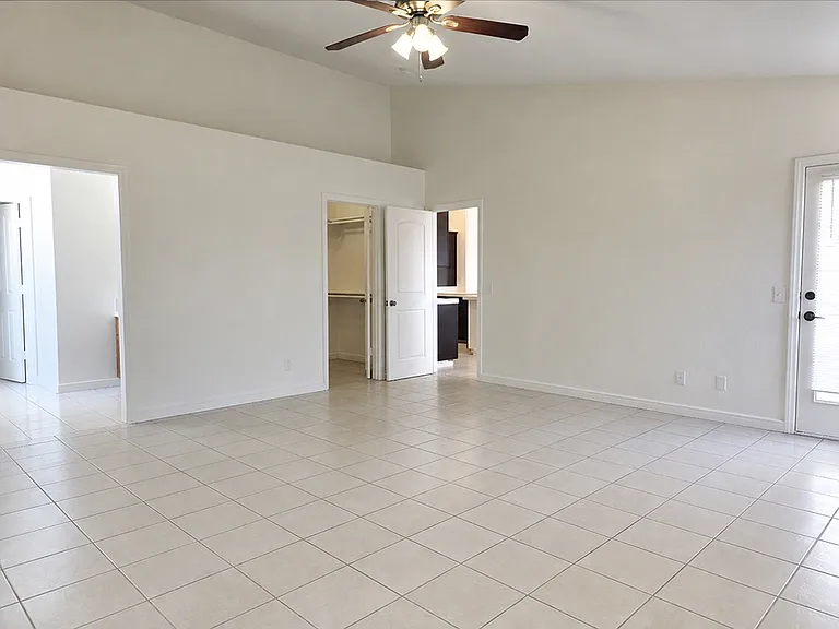 5126 Homestead Rd — Photo 8