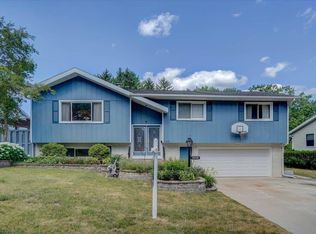 1030 Bay Ridge Rd, Madison, WI 53716