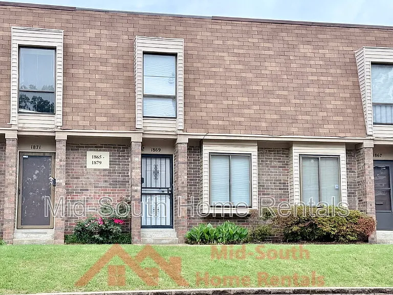 1869 E Poplar Woods Cir — Photo 1