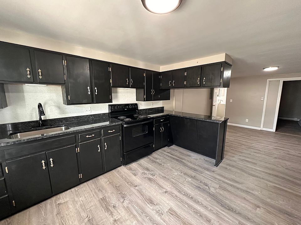 1st image of 122 Main St #12