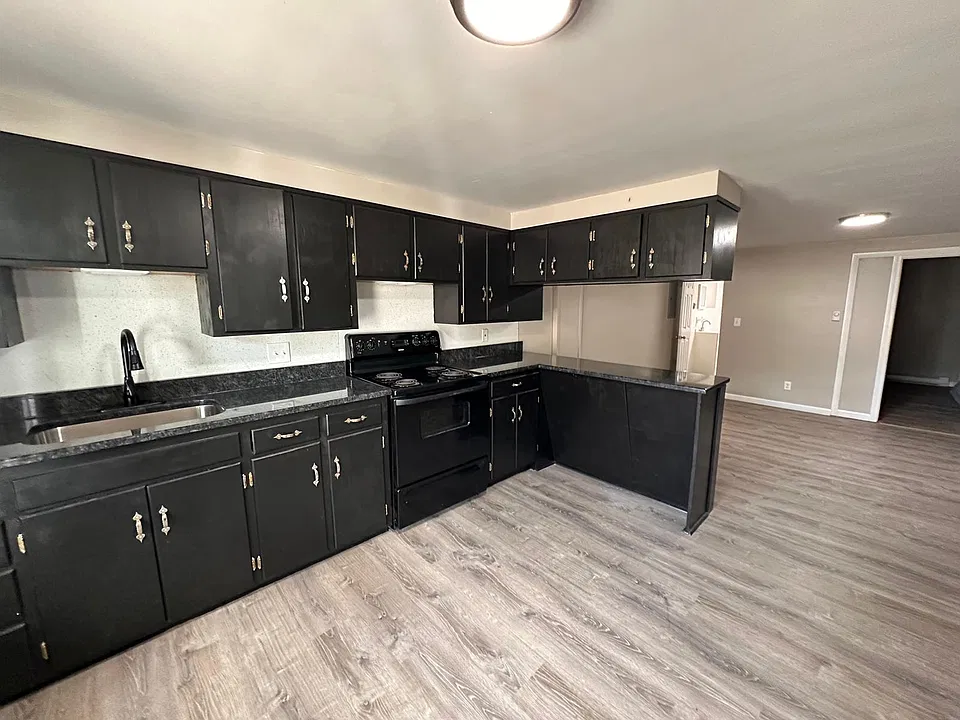 122 Main St #12