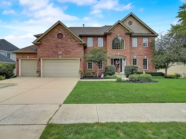 706 Evergreen Ln, Sugar Grove, IL 60554