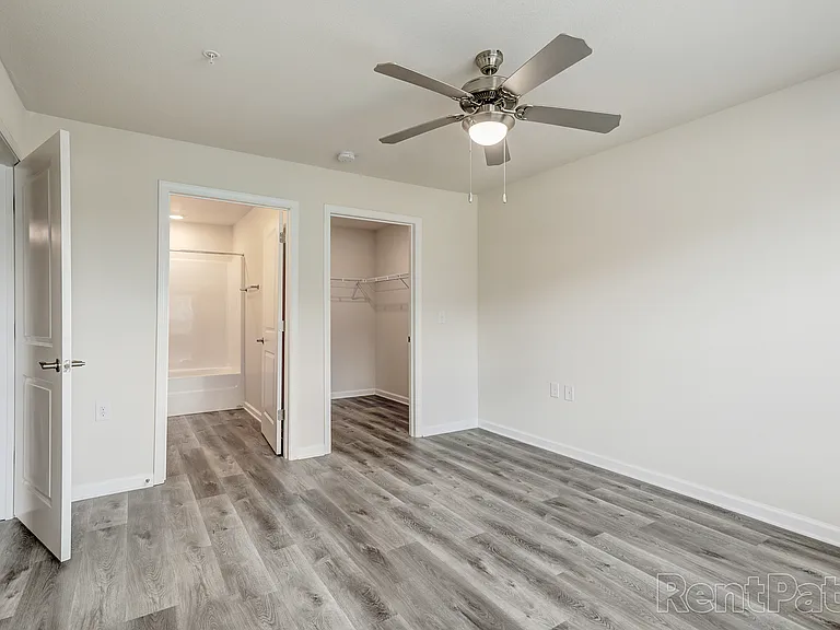 Foxhill Ridge Apartments — Photo 9