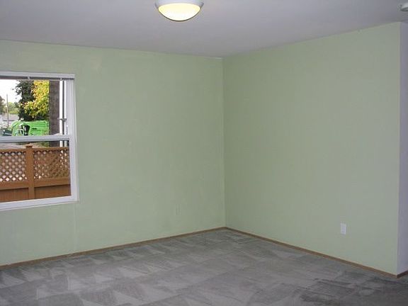 3rd image of 1318 N 184th Ct