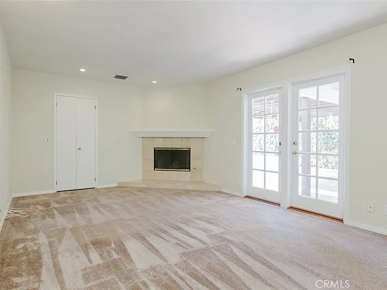 12832 Kling St — Photo 11