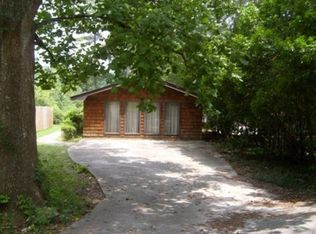 704 Lake Dr, Snellville, GA 30039