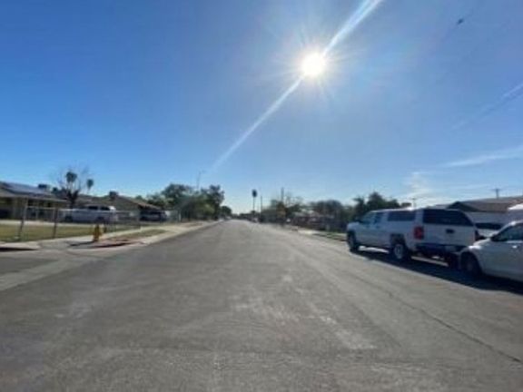 Exterior Neighborhood (street photo)