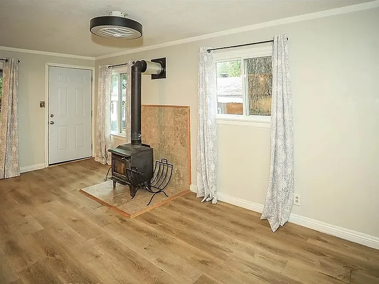 1013 W Sherwood Blvd — Photo 6
