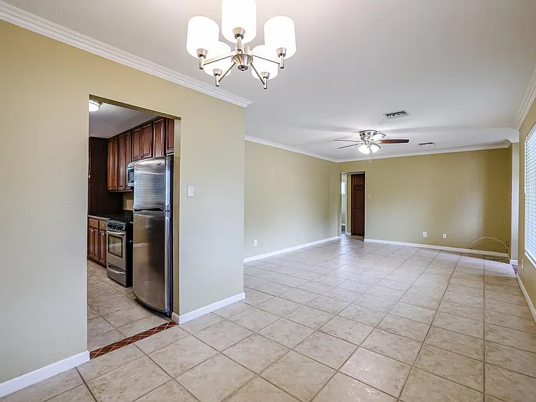 1005 E Cavalier Dr — Photo 6