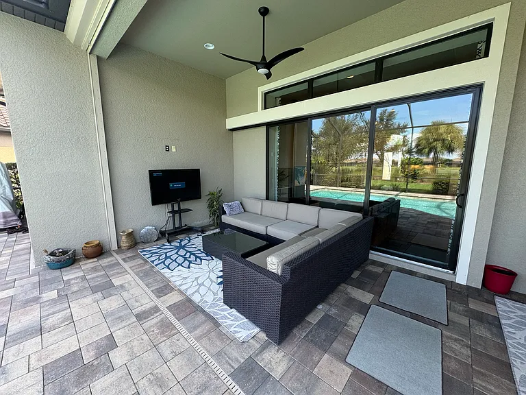 LANAI COUCH_08212024