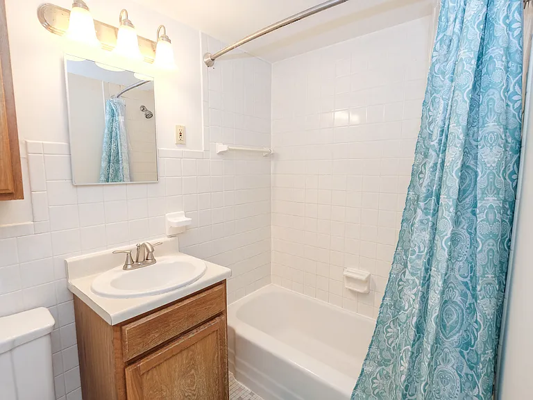 Randolph Apartments — Photo 35