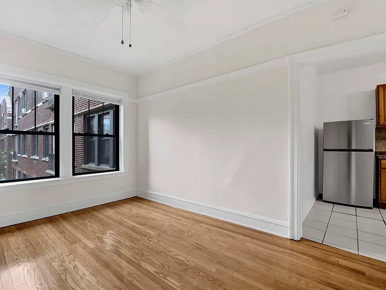 1237 1/2 W Greenleaf Ave #2E — Photo 8