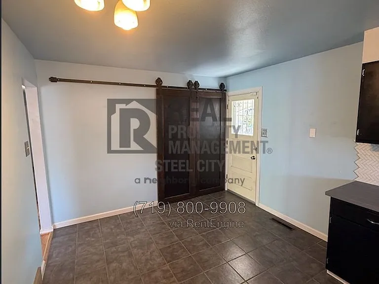 511 W Evans Ave — Photo 8