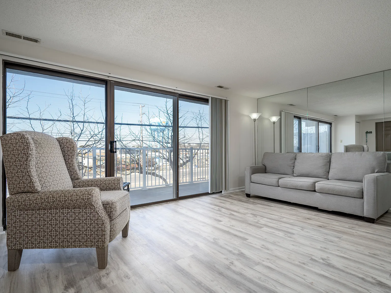 2 bed, 945 sqft, $1,600 — Photo 4
