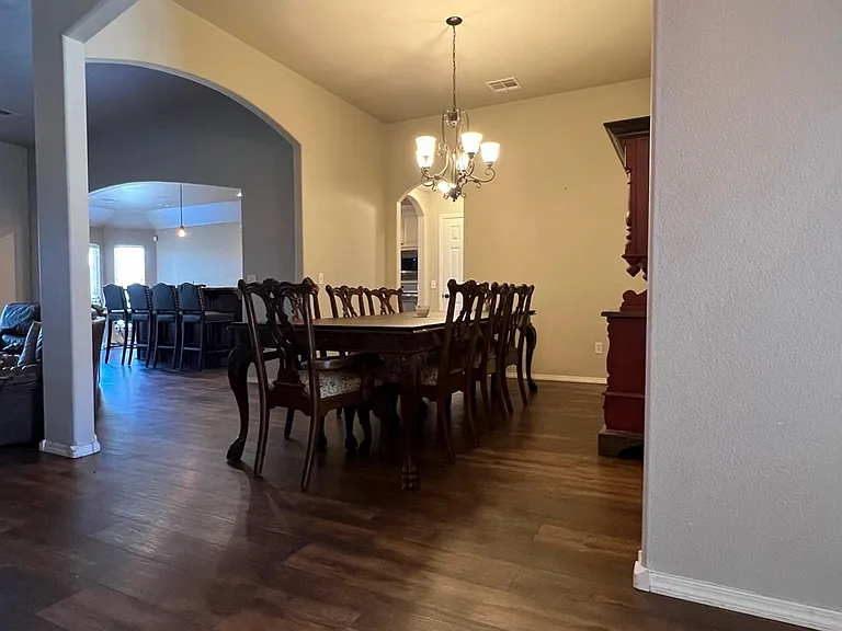 1805 E Jacksonville St — Photo 4