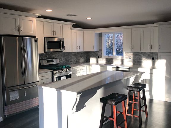 2nd image of 2 Cendry Ln