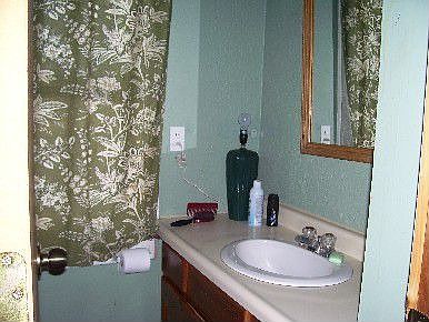 5th image of 211 Hibbert St