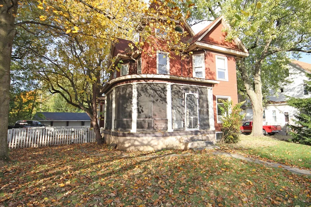 231 N Wood St photo 1