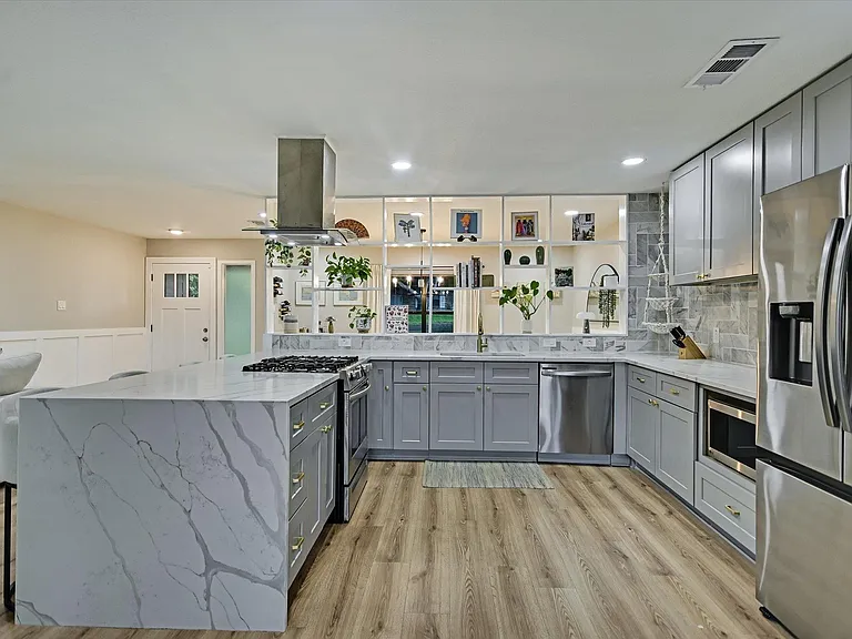 1006 Hollybluff St — Photo 10