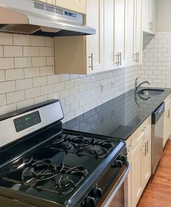 1st image of 847 W Cornelia Ave APT 3S