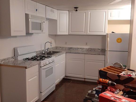 4th image of 5049 Hill Dr