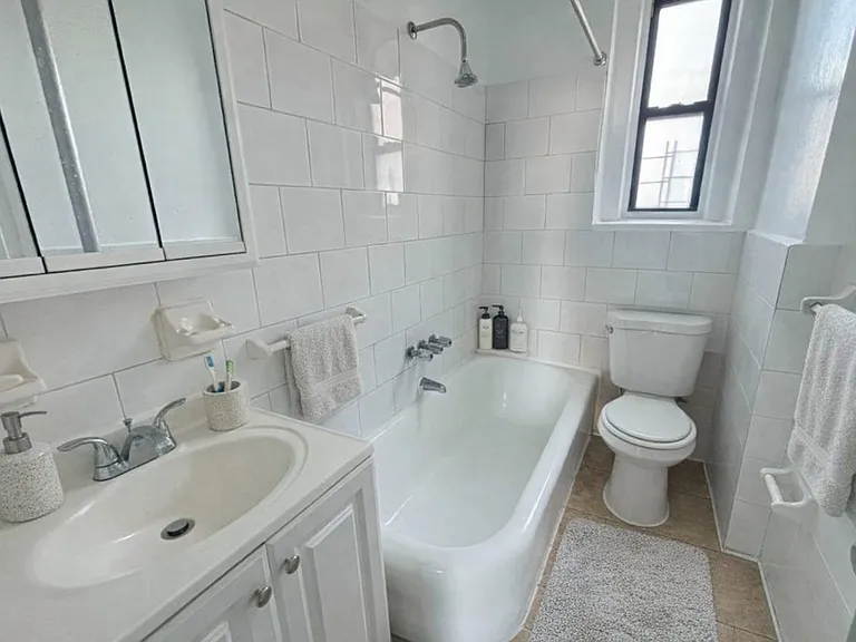 2080 Grand Concourse #B21 — Photo 4