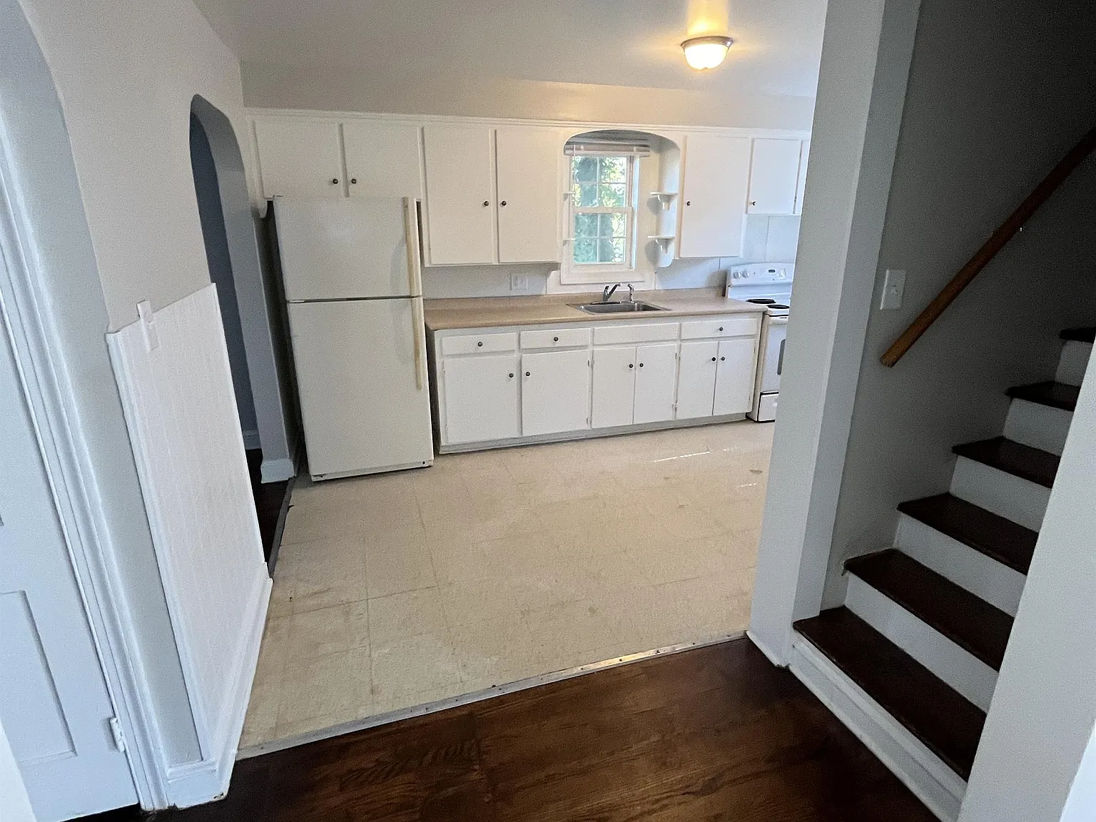 332 Shawnee Avenue - 332 — Photo 4