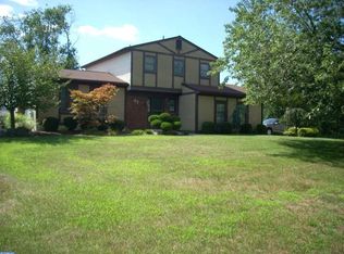 37 Deacon Dr, Hamilton, NJ 08619