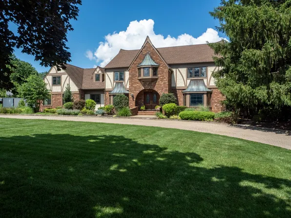 37 Coventry Rd, Mendham, NJ 07945