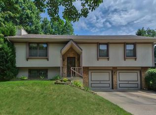 5805 NW Klamm Dr, Kansas City, MO 64151