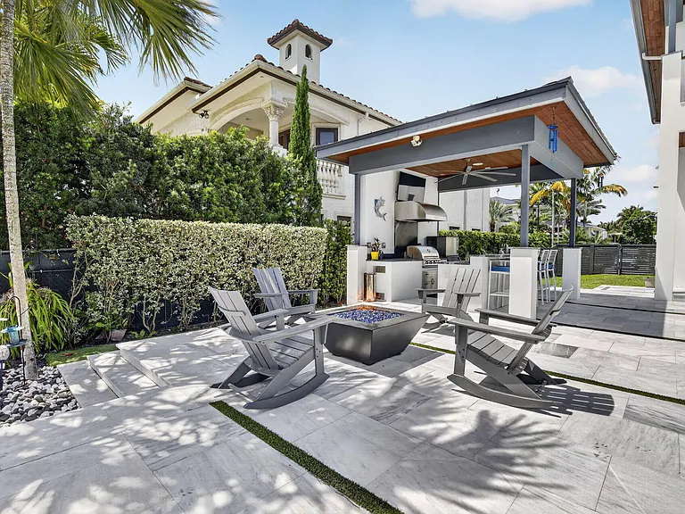 334 Isle Of Capri Dr — Photo 10