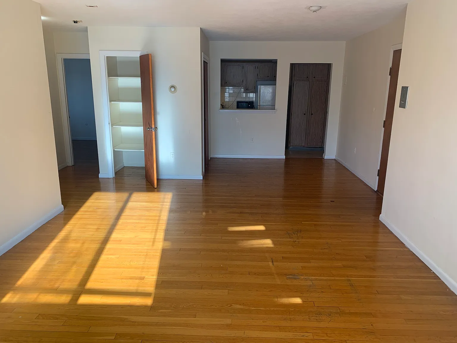 2 bed, 1.0 bath, 950 sqft, $2,600 — Photo 2