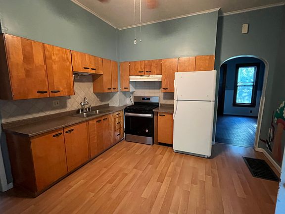 5th image of 305 SW Clay St