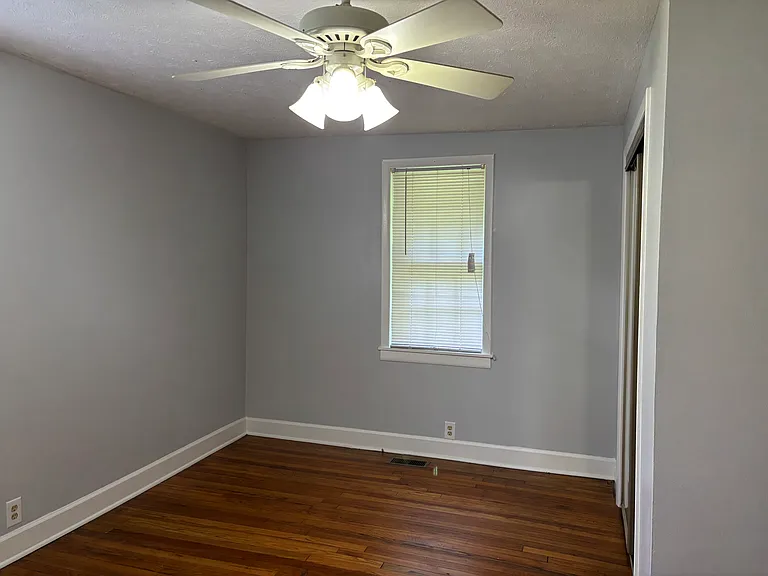 513 Pelham Rd N — Photo 8