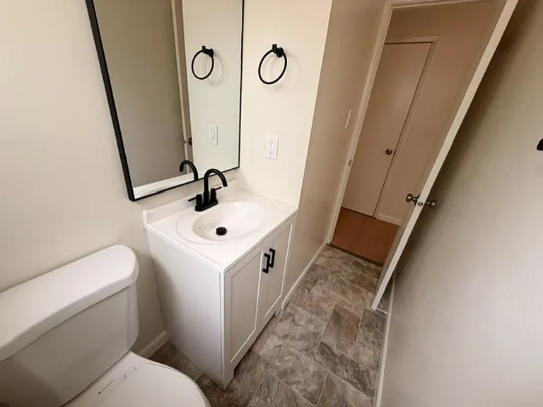 Dixon Townhouse — Photo 72