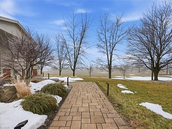 5th image of 9389 Chippewa Rd W