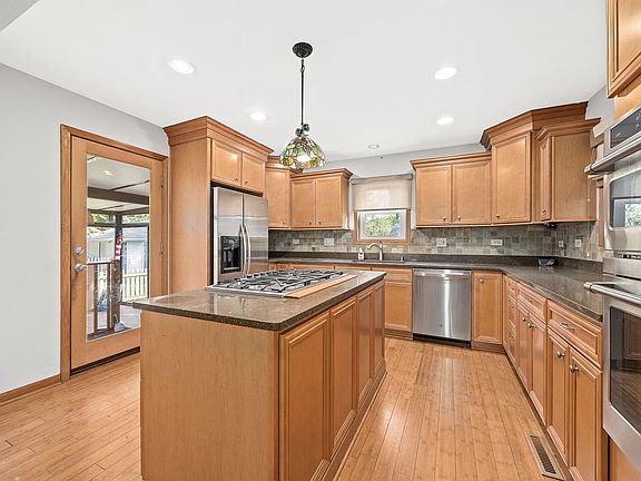 3rd image of 512 W Eugenia St