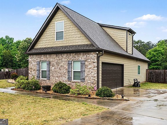 3rd image of 1136 Silverleaf Cir