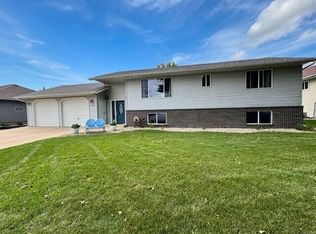 1516 17th Ave S, Brookings, SD 57006